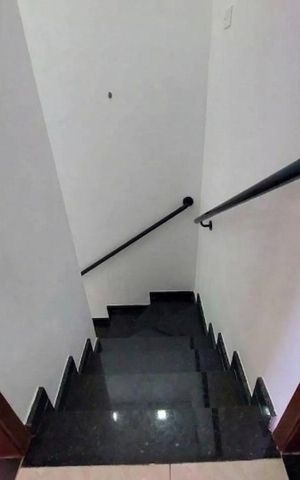 Casa de condomínio à venda com 70m², 2 quartos e 1 vaga Casa de condomínio à venda com 70m², 2 quartos e 1 vagaEscada