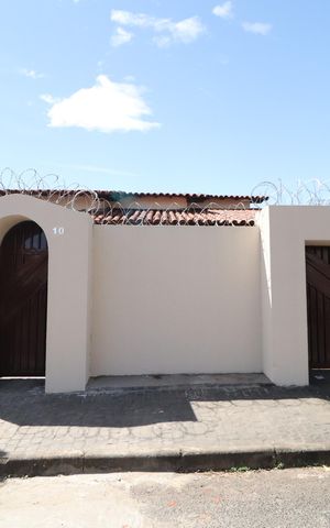 Casa para alugar com 260m², 3 quartos e 5 vagasFachada
