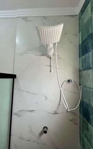 Casa de condomínio à venda com 100m², 2 quartos e 1 vaga Casa de condomínio à venda com 100m², 2 quartos e 1 vagaBanheiro da Suíte 1