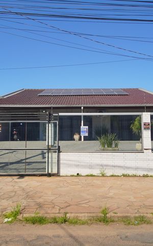 Casa à venda com 180m², 3 quartos e 2 vagasFachada