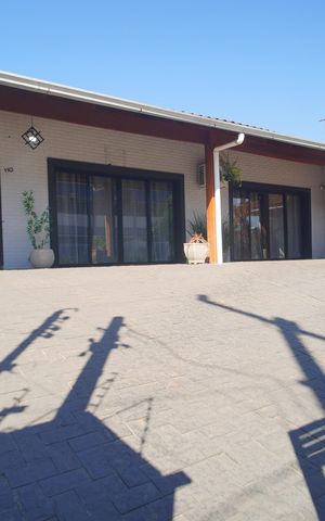 Casa à venda com 180m², 3 quartos e 2 vagasÁrea externa