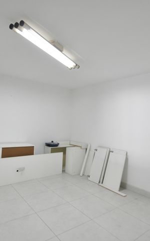 Casa à venda com 250m², 3 quartos e 9 vagasDepósito