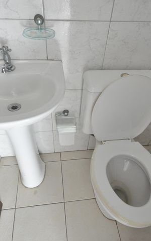 Casa à venda com 250m², 3 quartos e 9 vagasBanheiro de Serviço