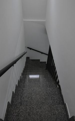 Casa à venda com 250m², 3 quartos e 9 vagasEscada