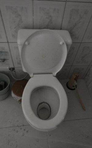 Casa à venda com 250m², 3 quartos e 9 vagasBanheiro da área do Salão de Festas