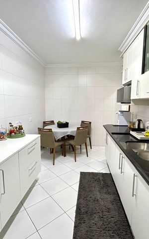 Casa à venda com 220m², 4 quartos e 3 vagas Casa à venda com 220m², 4 quartos e 3 vagasCozinha