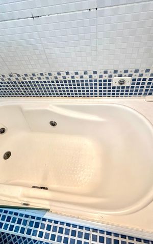 Casa à venda com 220m², 4 quartos e 3 vagas Casa à venda com 220m², 4 quartos e 3 vagasBanheiro da Suíte 1