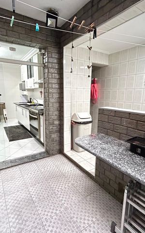 Casa à venda com 220m², 4 quartos e 3 vagas Casa à venda com 220m², 4 quartos e 3 vagasQuintal e Churrasqueira