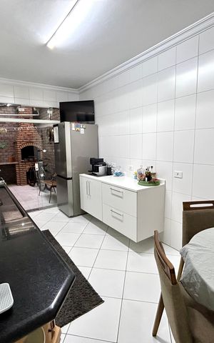 Casa à venda com 220m², 4 quartos e 3 vagas Casa à venda com 220m², 4 quartos e 3 vagasCozinha