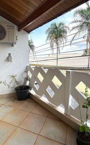 Casa à venda com 220m², 4 quartos e 3 vagas Casa à venda com 220m², 4 quartos e 3 vagasVaranda da Suíte 3