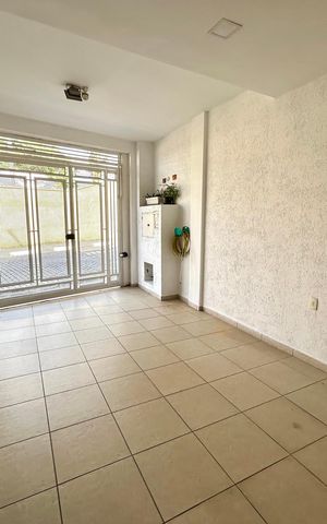 Casa à venda com 220m², 4 quartos e 3 vagas Casa à venda com 220m², 4 quartos e 3 vagasGaragem