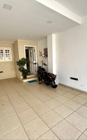 Casa à venda com 220m², 4 quartos e 3 vagas Casa à venda com 220m², 4 quartos e 3 vagasGaragem