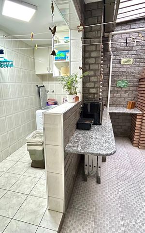 Casa à venda com 220m², 4 quartos e 3 vagas Casa à venda com 220m², 4 quartos e 3 vagasQuintal e Churrasqueira