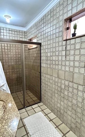 Casa à venda com 220m², 4 quartos e 3 vagas Casa à venda com 220m², 4 quartos e 3 vagasBanheiro da Suíte 2