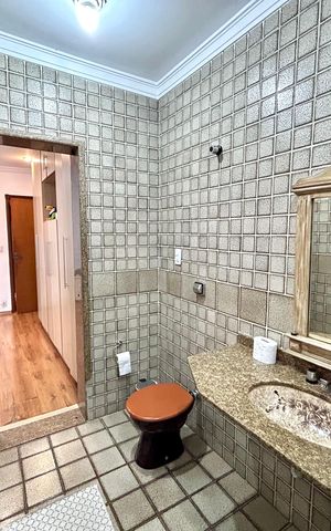 Casa à venda com 220m², 4 quartos e 3 vagas Casa à venda com 220m², 4 quartos e 3 vagasBanheiro da Suíte 2
