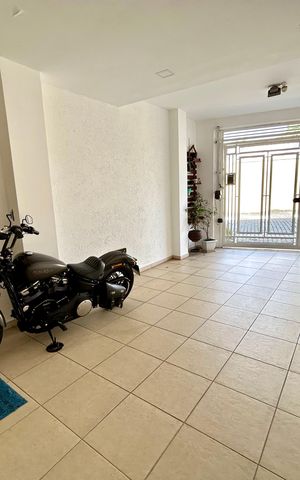 Casa à venda com 220m², 4 quartos e 3 vagas Casa à venda com 220m², 4 quartos e 3 vagasGaragem