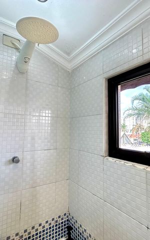 Casa à venda com 220m², 4 quartos e 3 vagas Casa à venda com 220m², 4 quartos e 3 vagasBanheiro da Suíte 1