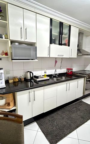 Casa à venda com 220m², 4 quartos e 3 vagas Casa à venda com 220m², 4 quartos e 3 vagasCozinha