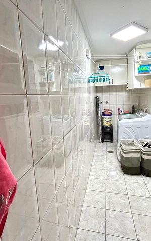 Casa à venda com 220m², 4 quartos e 3 vagas Casa à venda com 220m², 4 quartos e 3 vagasDespensa