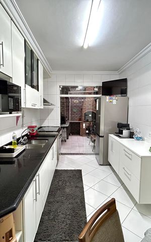 Casa à venda com 220m², 4 quartos e 3 vagas Casa à venda com 220m², 4 quartos e 3 vagasCozinha