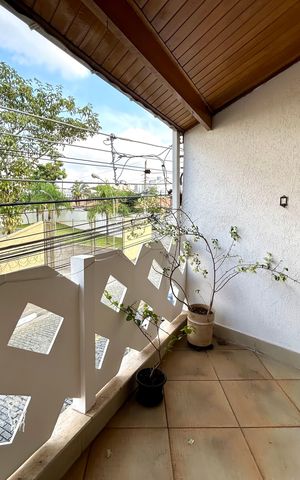 Casa à venda com 220m², 4 quartos e 3 vagas Casa à venda com 220m², 4 quartos e 3 vagasVaranda da Suíte 3