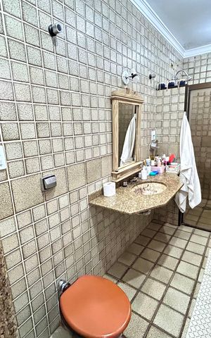 Casa à venda com 220m², 4 quartos e 3 vagas Casa à venda com 220m², 4 quartos e 3 vagasBanheiro da Suíte 2