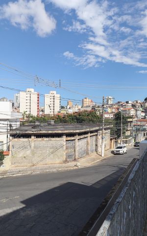 Casa à venda com 190m², 3 quartos e 2 vagas Casa à venda com 190m², 3 quartos e 2 vagasVaranda
