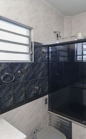 Casa à venda com 190m², 3 quartos e 2 vagas Casa à venda com 190m², 3 quartos e 2 vagasBanheiro da Suíte