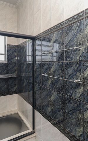 Casa à venda com 190m², 3 quartos e 2 vagas Casa à venda com 190m², 3 quartos e 2 vagasBanheiro da Suíte