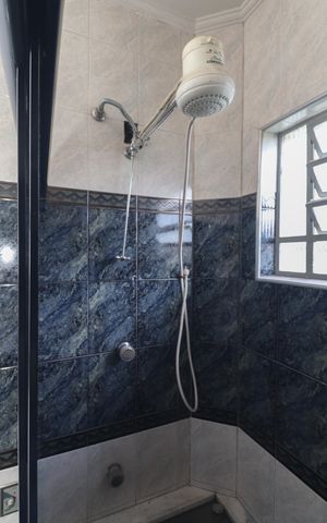 Casa à venda com 190m², 3 quartos e 2 vagas Casa à venda com 190m², 3 quartos e 2 vagasBanheiro da Suíte