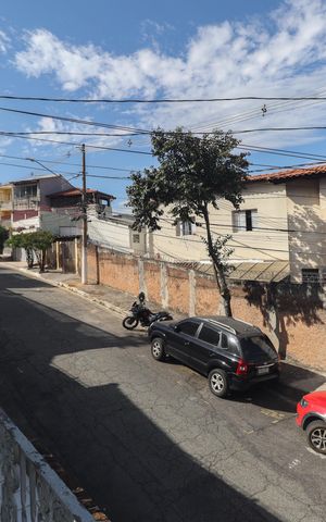 Casa à venda com 190m², 3 quartos e 2 vagas Casa à venda com 190m², 3 quartos e 2 vagasVaranda