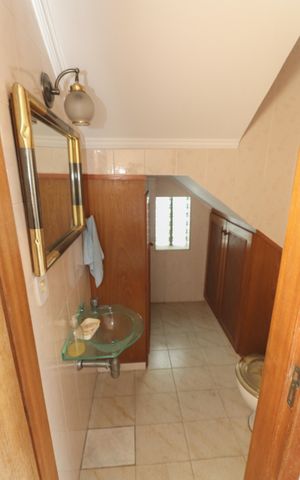 Casa à venda com 190m², 3 quartos e 2 vagas Casa à venda com 190m², 3 quartos e 2 vagasLavabo