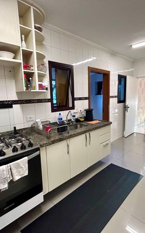 Apartamento à venda com 258m², 3 quartos e 2 vagas Apartamento à venda com 258m², 3 quartos e 2 vagasCozinha