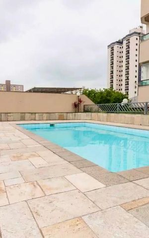 Apartamento à venda com 258m², 3 quartos e 2 vagas Apartamento à venda com 258m², 3 quartos e 2 vagasÁrea comum - Piscina