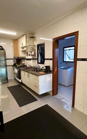 Apartamento à venda com 258m², 3 quartos e 2 vagas Apartamento à venda com 258m², 3 quartos e 2 vagasCozinha