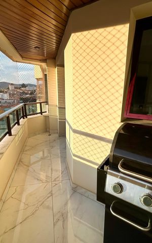 Apartamento à venda com 258m², 3 quartos e 2 vagas Apartamento à venda com 258m², 3 quartos e 2 vagasVaranda da Sala