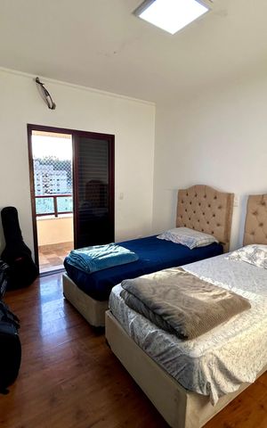 Apartamento à venda com 258m², 3 quartos e 2 vagas Apartamento à venda com 258m², 3 quartos e 2 vagasQuarto Suíte 2