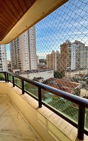 Apartamento à venda com 258m², 3 quartos e 2 vagas Apartamento à venda com 258m², 3 quartos e 2 vagasVaranda da Sala