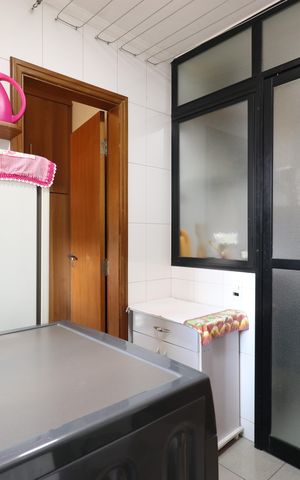Apartamento à venda com 172m², 3 quartos e 3 vagasÁrea e banheiro de Serviço 