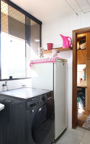 Apartamento à venda com 172m², 3 quartos e 3 vagasÁrea e banheiro de Serviço 