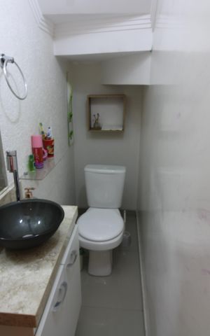 Casa de condomínio à venda com 120m², 3 quartos e 2 vagasLavabo