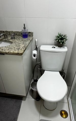 Apartamento à venda com 82m², 2 quartos e 1 vaga Apartamento à venda com 82m², 2 quartos e 1 vagaBanheiro Social