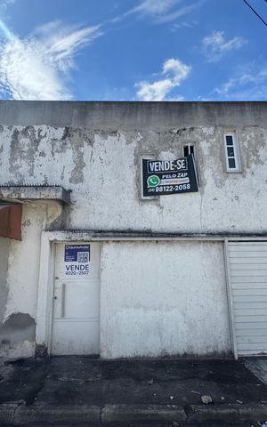 Casa à venda com 288m², 2 quartos e 1 vagaPlaca instalada na fachada do imóvel