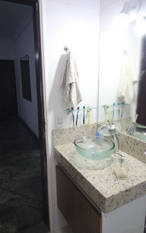 Casa para alugar com 706m², 4 quartos e 4 vagasBanheiro 1
