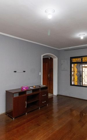 Casa à venda com 160m², 4 quartos e 2 vagas Casa à venda com 160m², 4 quartos e 2 vagasSala