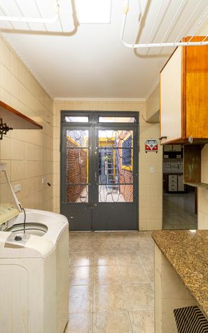 Casa à venda com 160m², 4 quartos e 2 vagas Casa à venda com 160m², 4 quartos e 2 vagasÁrea de Serviço