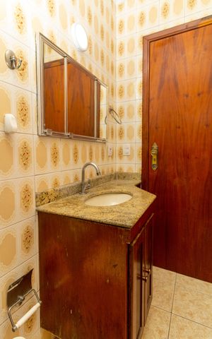 Casa à venda com 160m², 4 quartos e 2 vagas Casa à venda com 160m², 4 quartos e 2 vagasBanheiro Social
