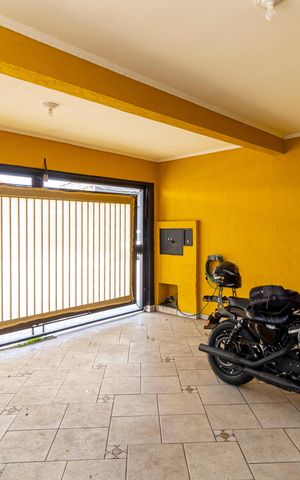 Casa à venda com 160m², 4 quartos e 2 vagas Casa à venda com 160m², 4 quartos e 2 vagasGaragem