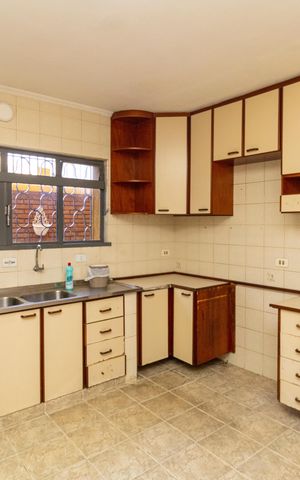 Casa à venda com 160m², 4 quartos e 2 vagas Casa à venda com 160m², 4 quartos e 2 vagasCozinha