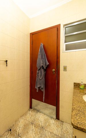Casa à venda com 160m², 4 quartos e 2 vagas Casa à venda com 160m², 4 quartos e 2 vagasBanheiro